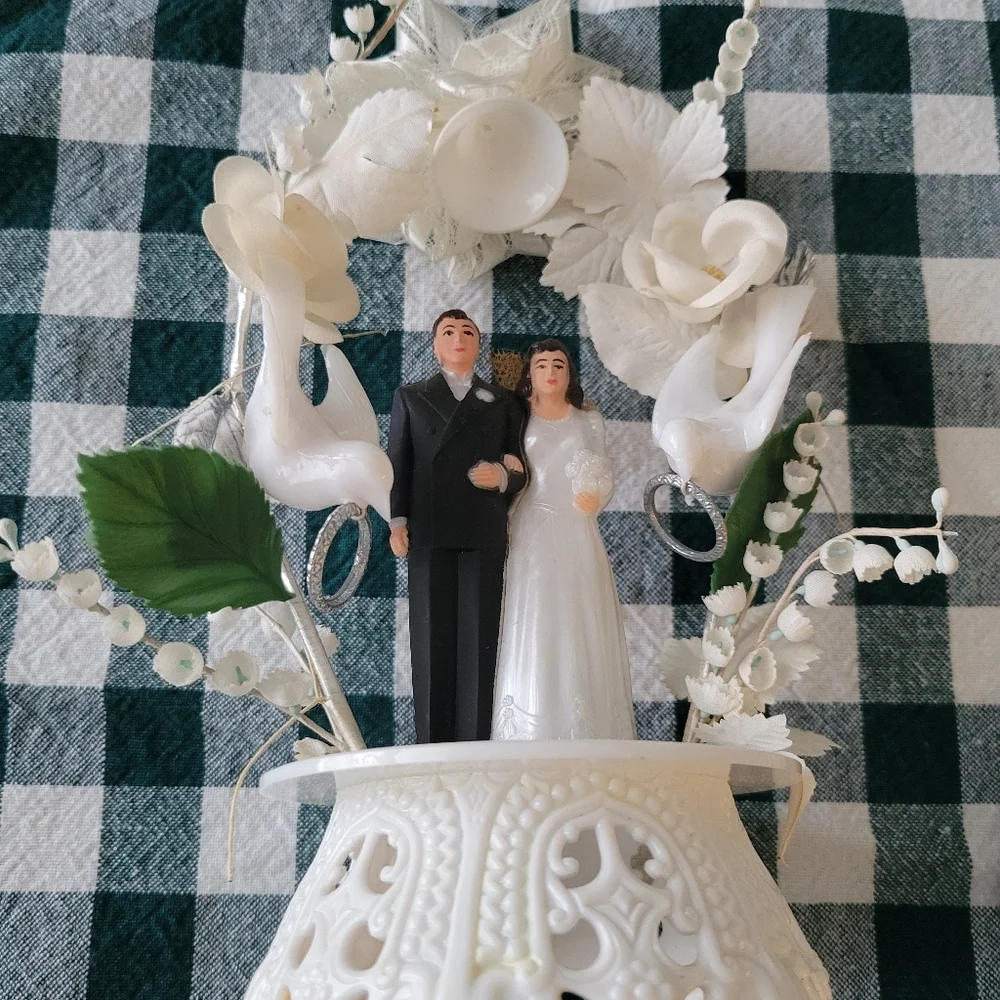 Elegant Wedding Cake Toppers Set - White